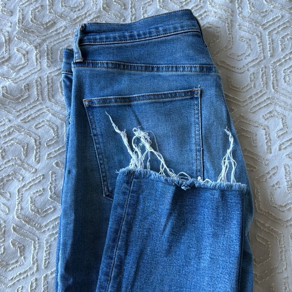 GAP blue jeans. Straight leg frayed hem - Picture 2 of 2